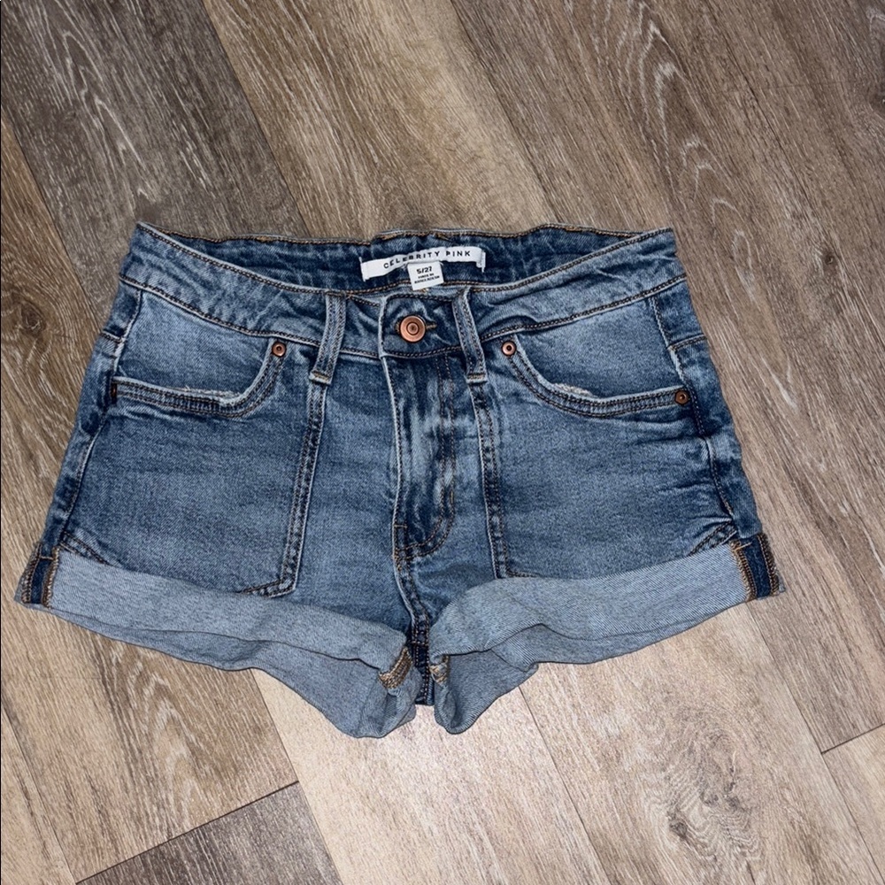 Celebrity pink rolled denim shorts, cute pockets size 5/27